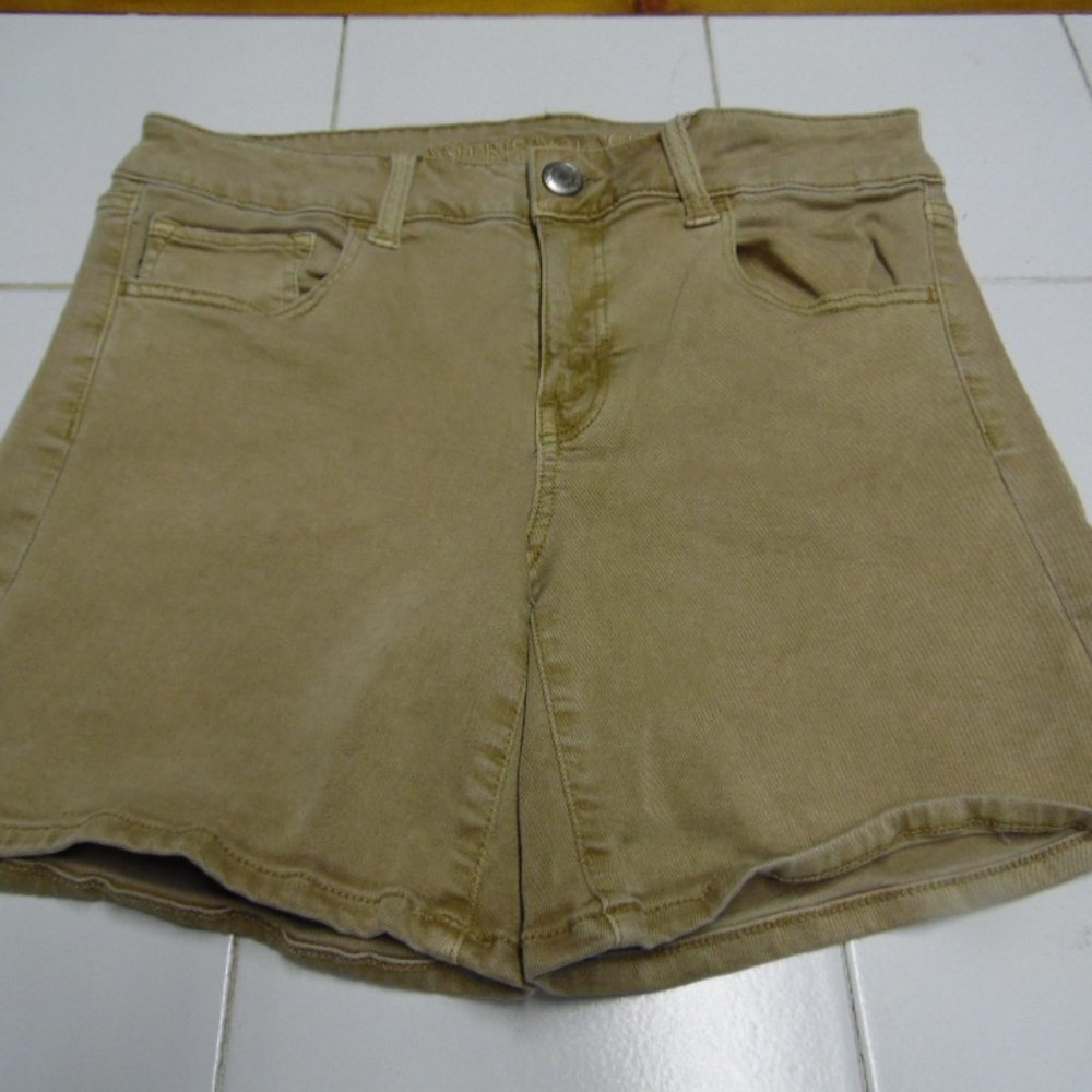 American Eagle Khaki Shorts(72AM) preowned smoke free clean no torn or worn spot